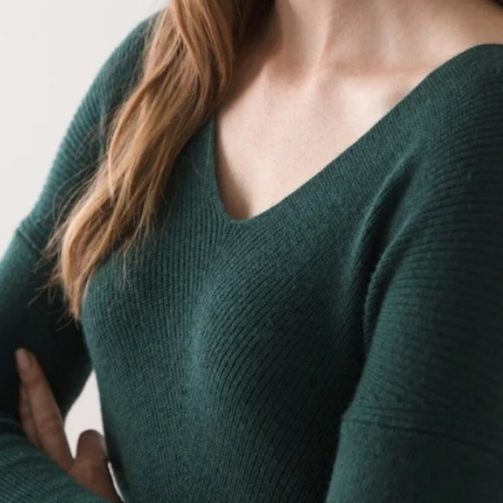 White House Black Market Dark Green V-Neck Ribbed Tunic Cashmere Sweater - Picture 2 of 6